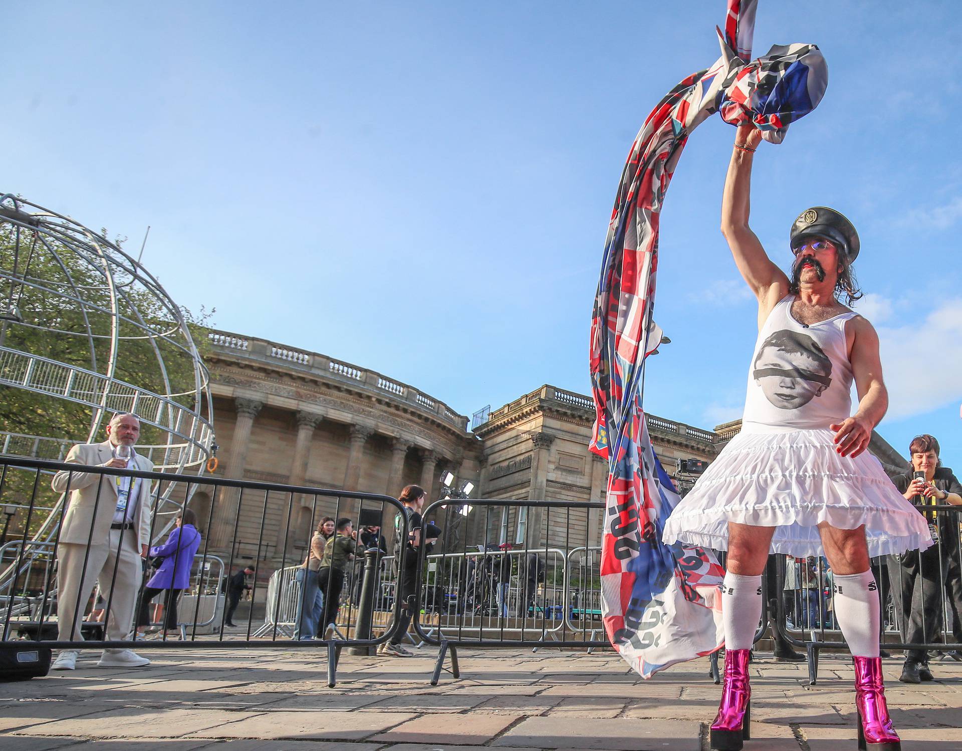 Liverpool: Mrle nakon ceremonije otvaranja Eurovizije pokazao gipkost i raskoš kostima  