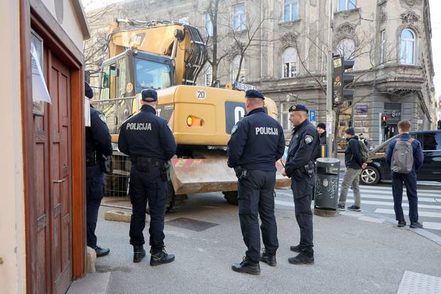 Zagreb: Pod jakim policijskim osiguranjem nastavljena izgradnja podzemnih spremnika u Žerjavićevoj ulici
