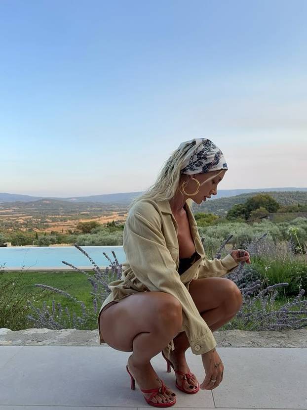 FOTO Može se i bez OnlyFansa! Zavela je milijune savršenim tijelom koje pokazuje na plaži