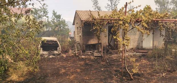 Scene užasa iz Pule: Vatra je gutala sve pred sobom, hrabri građani pomagali vatrogascima