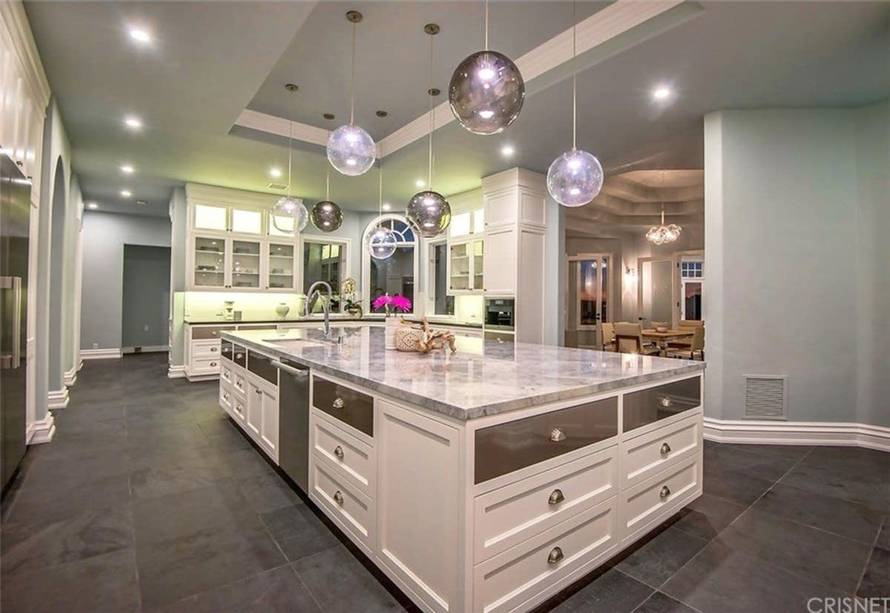 Ima samo 20 godina i kupio je ovu vilu od 7 milijuna dolara