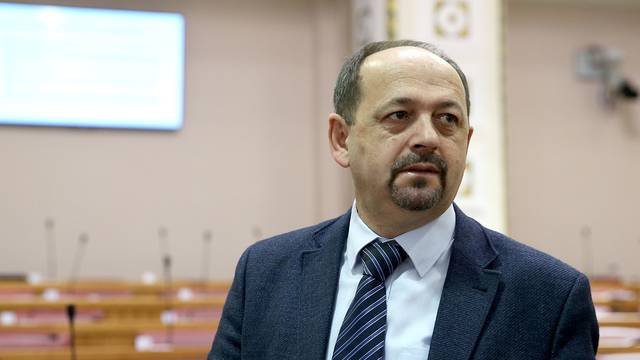 Lovrinović: O prodaji strateške imovine treba glasati i Sabor