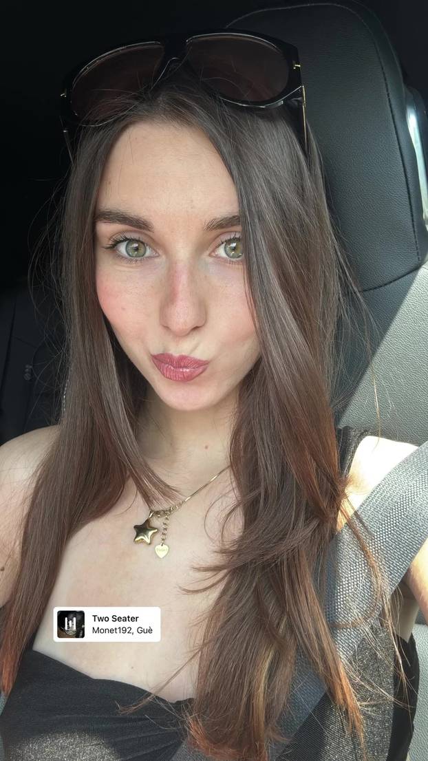 FOTO Zbog nje bi svi u zaleđe. Tange i zastavica su joj rekviziti