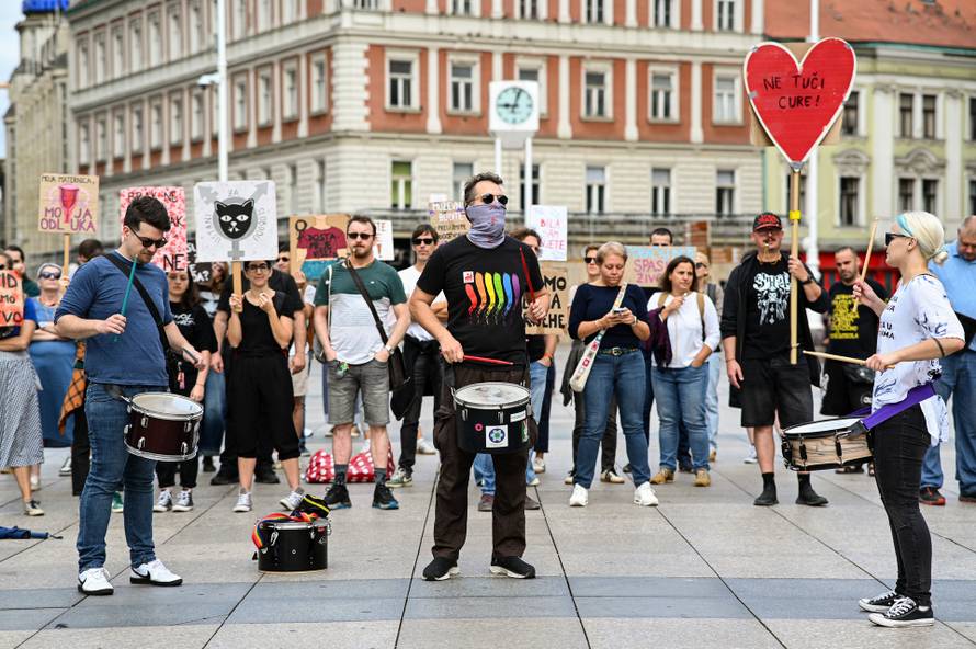 Zagreb: Prosvjednici na Trgu bana Josipa Jelačića