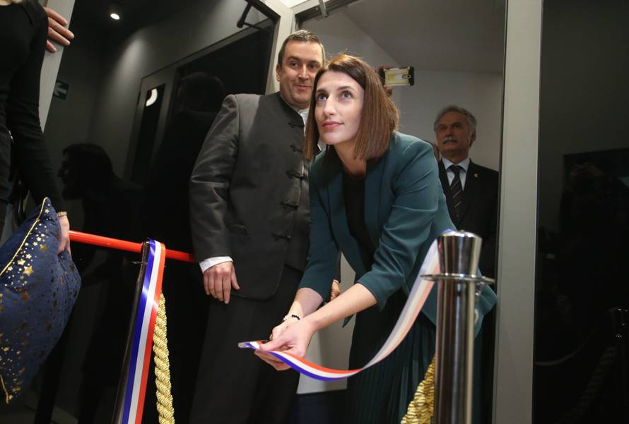 Split: Planetarij na Pomorskom fakultetu otvorila supruga nestalog kapetana Dine Miškića