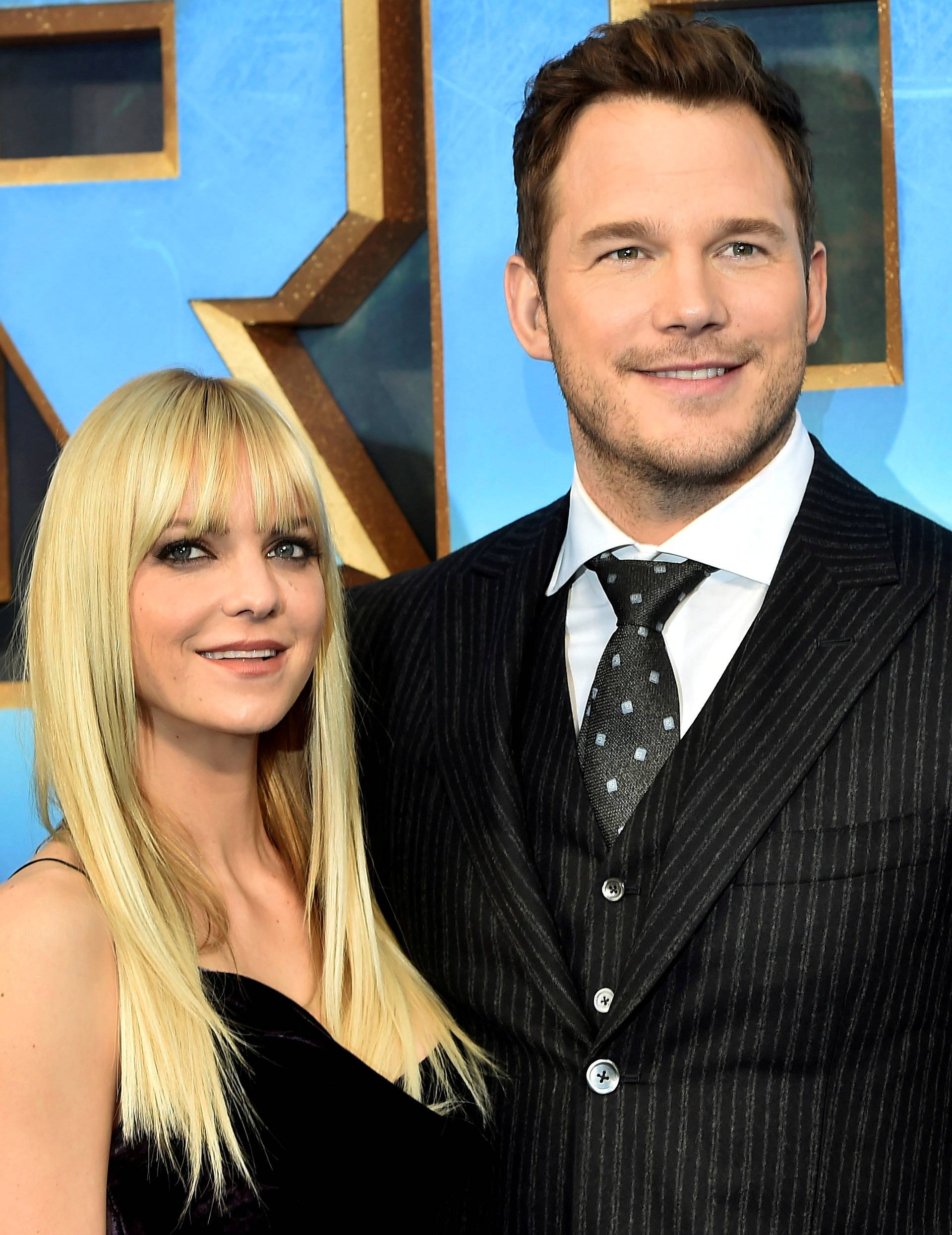 FILE PHOTO Chris Pratt poses with his wife Anna Faris as they attend a premiere of the film "Guardians of the galaxy, Vol. 2" in London