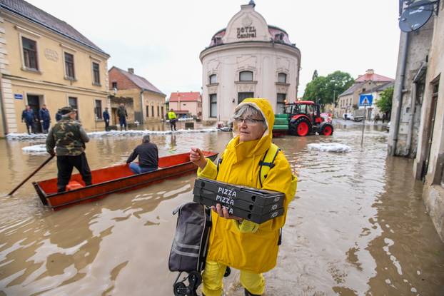 Rijeka Una poplavila područje Hrvatske Kostajnice