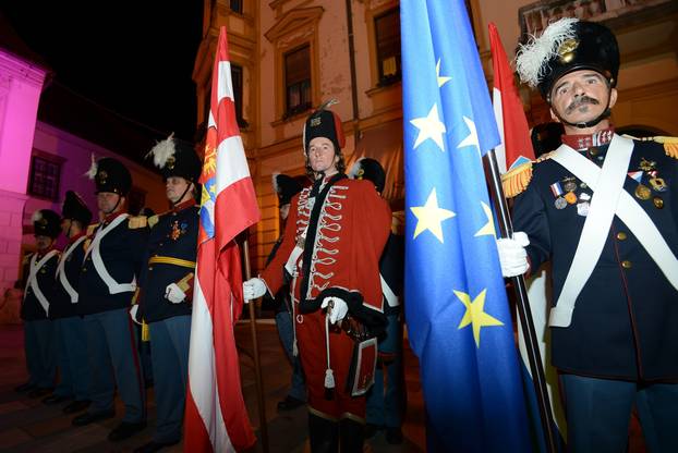 Varaždin: Malobrojni gra?ani do?ekali ulazak Hrvatske u Europsku uniju na Korzu 
