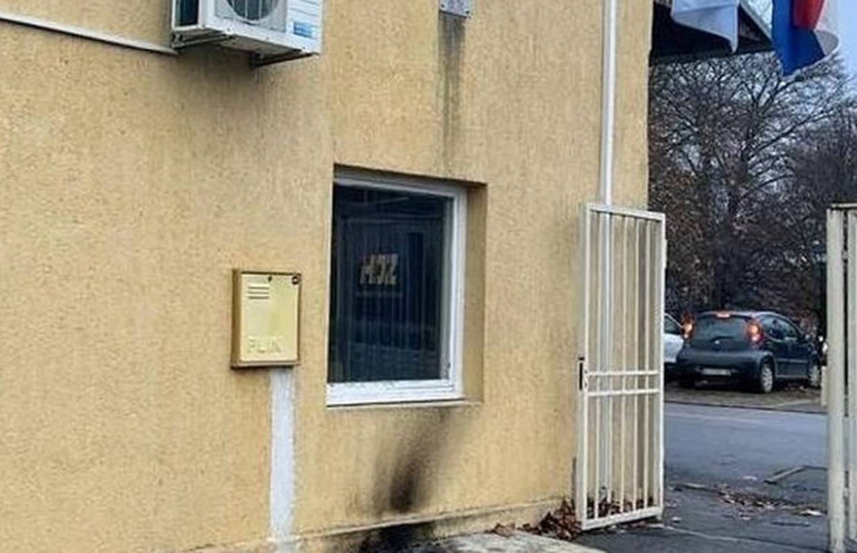 Bjelovar: Na sjedište HDZ-a bacili su zapaljivu napravu