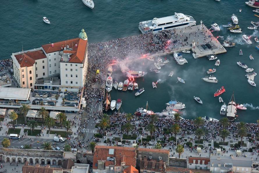 Prije četiri godine oprostili smo se od Olivera: Od Splita do Vele Luke pratile ga stotine brodica