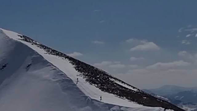 Divlji spust po planini: Ovaj dvojac uživa skijati po neoznačenim stazama