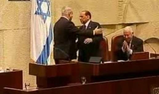 Berlusconiju ispričali priču o majci, a on se rasplakao