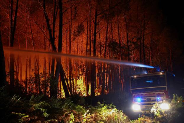 Wildfire burns near Lacanau