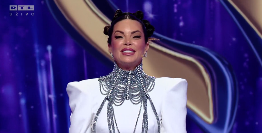 Glamurozno i otmjeno: Nikolina Pišek u bijeloj haljini do poda zablistala u polufinalnoj večeri