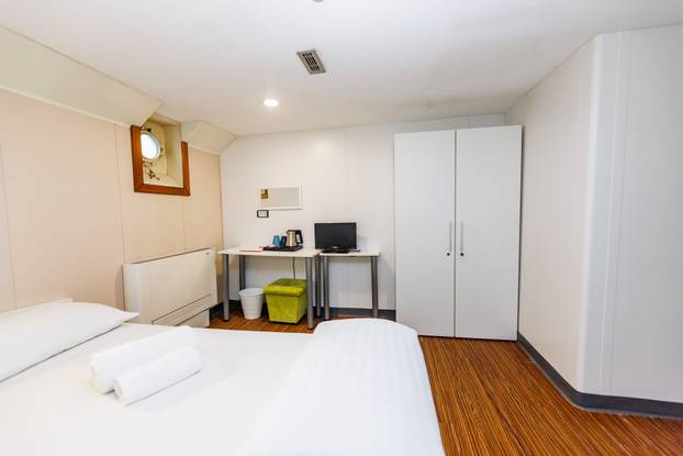 FOTO Zavirite u prvi brod-hotel u Hrvatskoj: Noćenje na ovom brodu u Rijeci ima posebnu čar