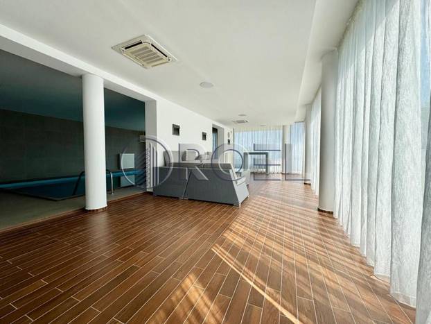 FOTO Ova vila u Opatiji ima lift, vinski podrum, vanjski infinity i unutarnji bazen, wellness...