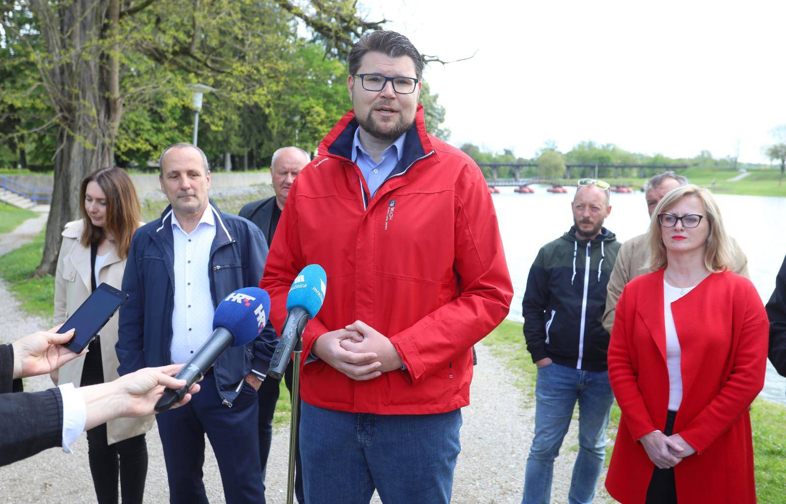 Peđa Grbin obišao Karlovac i dao podršku SDP-ovim kandidatima u Karlovačkoj županiji