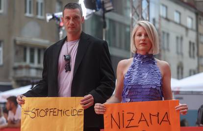 Ida Prester i suprug na festival u Sarajevu stigli s natpisima za ubijenu Nizamu: 'Stop femicidu'