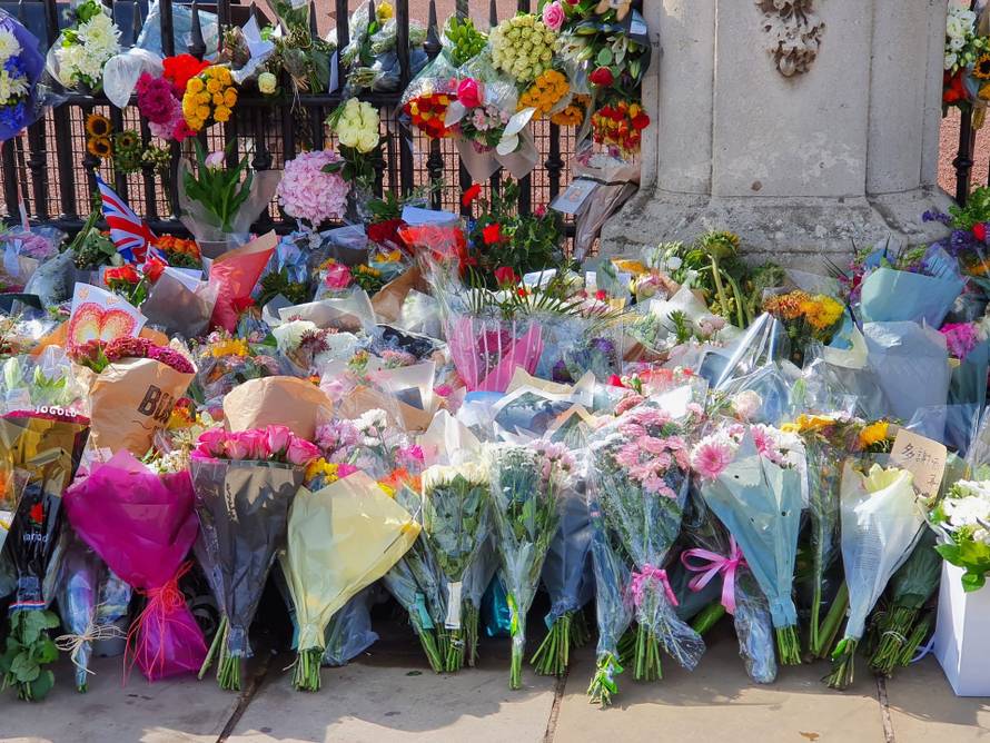 Javila nam se čitateljica ispred Buckinghamske palače: 'Na ulici su gužve, došli smo se oprostiti'