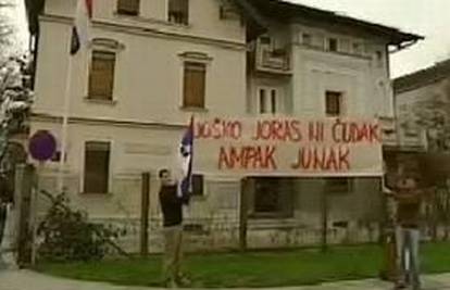 Prosvjedi pred hrvatskom ambasadom u Ljubljani
