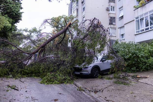 Olujno nevrijeme poharalo Mostar 