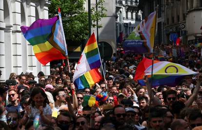 Tisuće ljudi proslavilo Povorku ponosa na ulicama Bruxellesa pod geslom 'Zaštitite prosvjed'