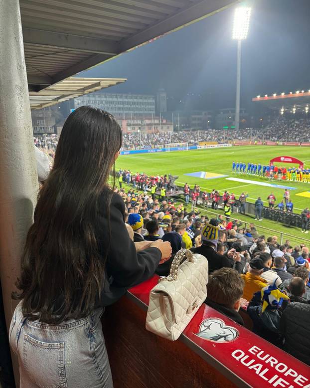 FOTO Zbog supruga je prešla na islam, a optužili su ju da zbog njene 'magije' on ne igra za BiH