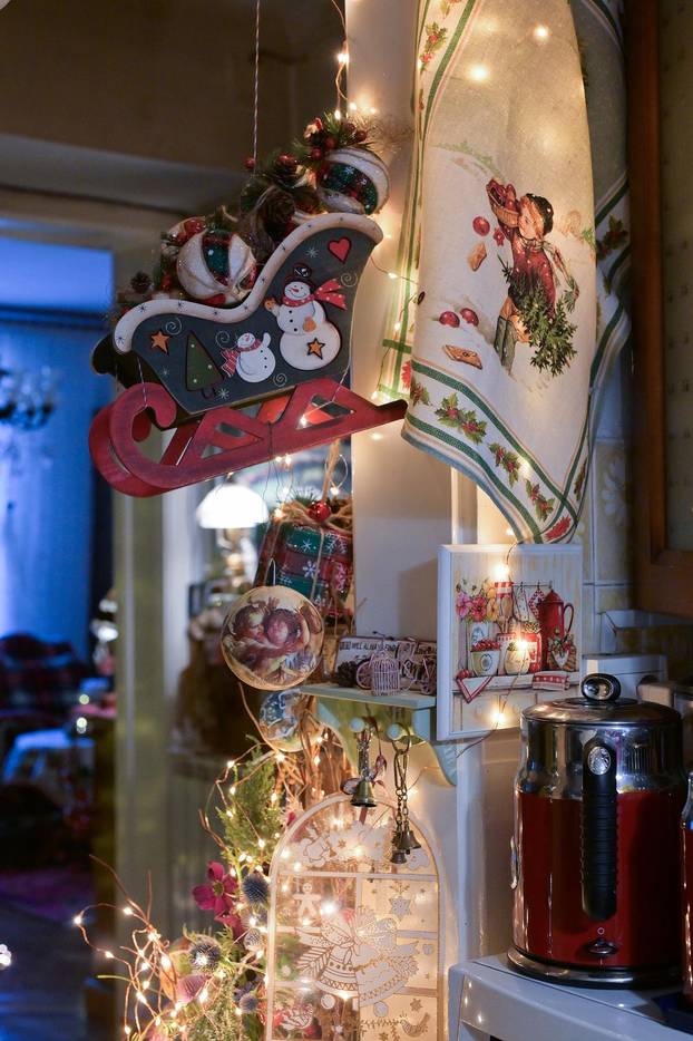 24SATA Zagreb: Stan ukrašen blagdanskim dekoracijama