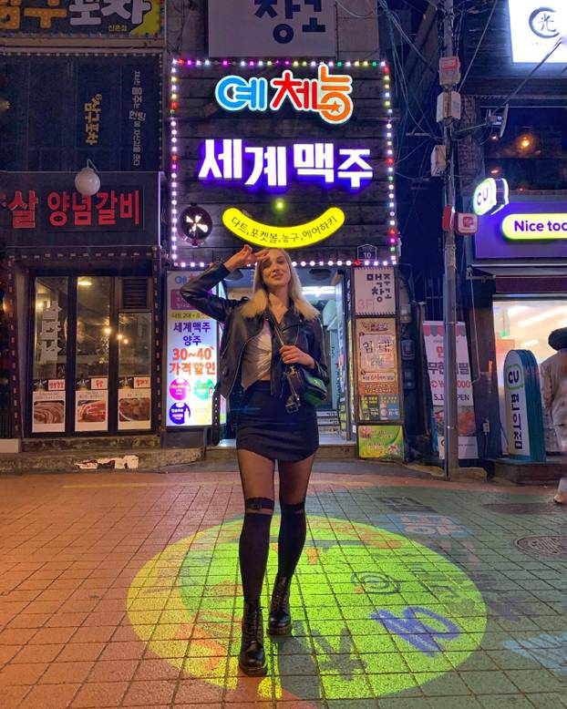 FOTO Srpska voditeljica osvojila euroligaške parkete, zablistala i u Zadru. Govori tri strana jezika