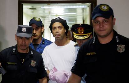 Ronaldinhov odvjetnik: On je naivna budala, ne zna što radi