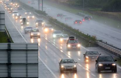 Opasnost na A3 kod Novske: Auto vozi u suprotnom smjeru!