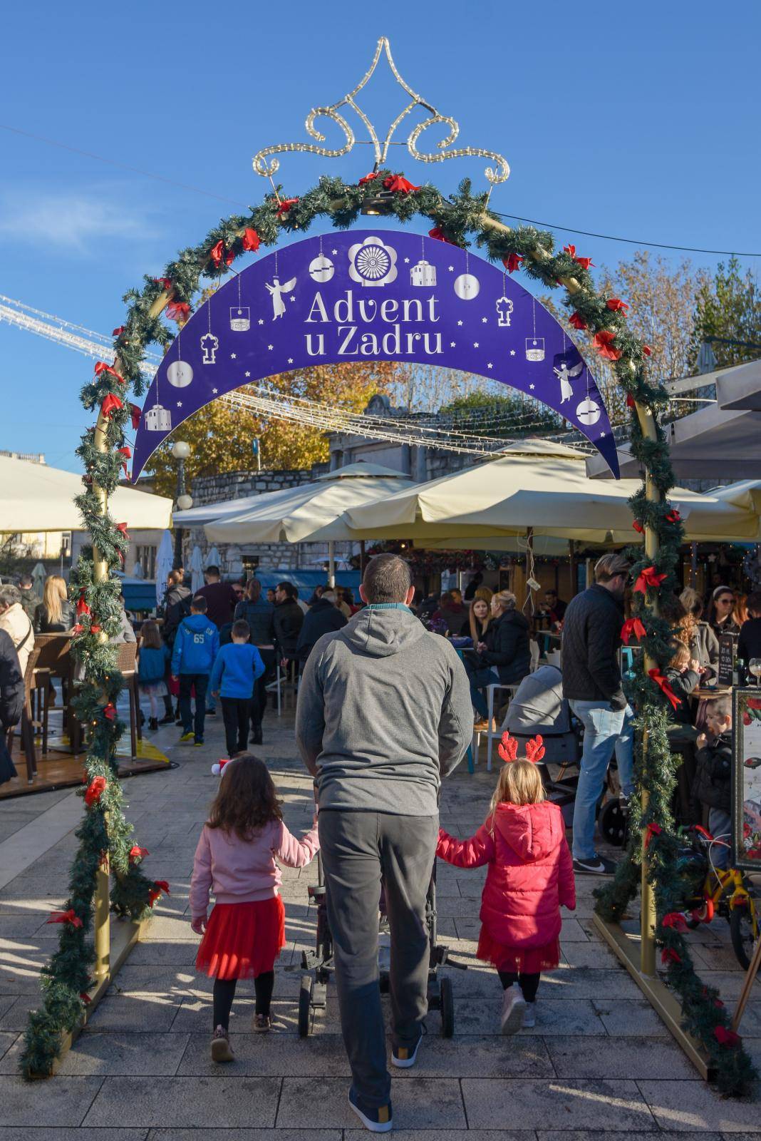 Građani posjetili manifestaciju Advent u Zadru