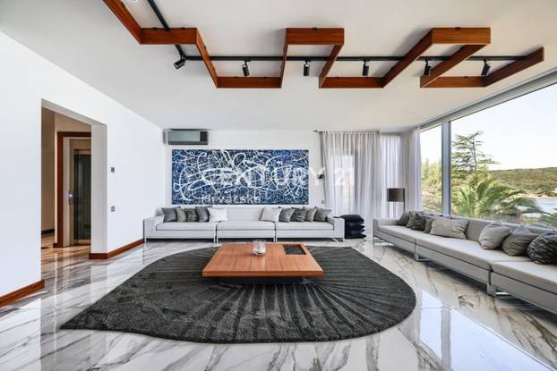 FOTO Vila na Dugom otoku je prvi red do mora i ima bazen! Pogodite za koliko se prodaje