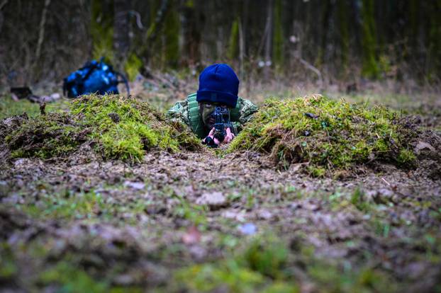 FOTO Vojni kadeti u akciji. Ovo su kadrovi sa zimskih kampova: 'Motivirani su i željni rada...'