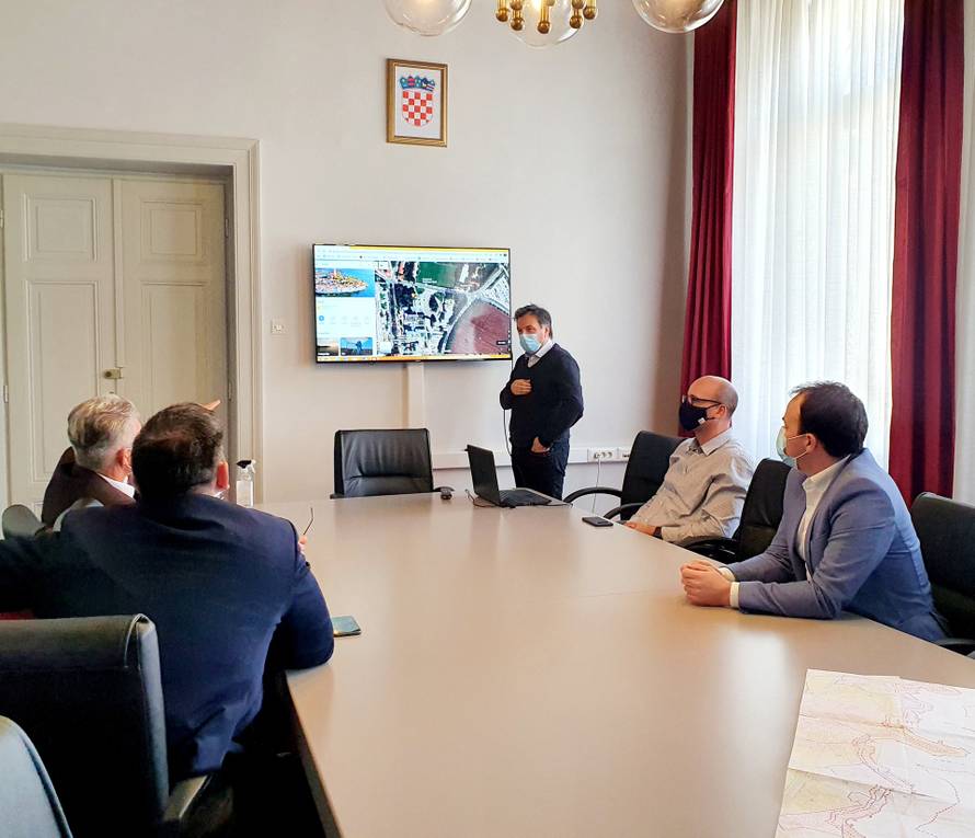 Hoće li riječki Autotrans ikada srediti svoju autobusnu stanicu u Poreču koja se raspada?