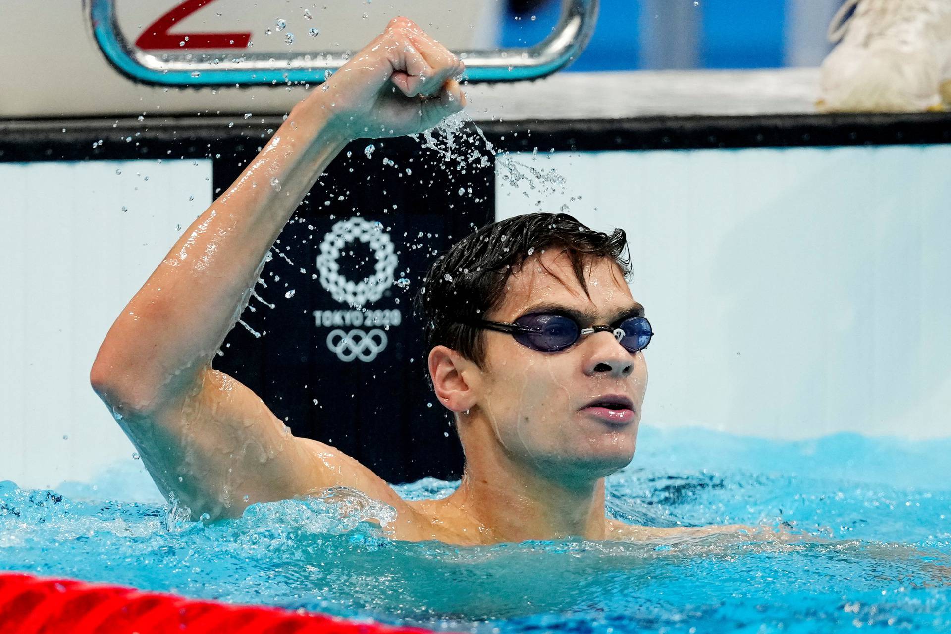 FILE PHOTO: Swimming - Men's 100m Backstroke - Final