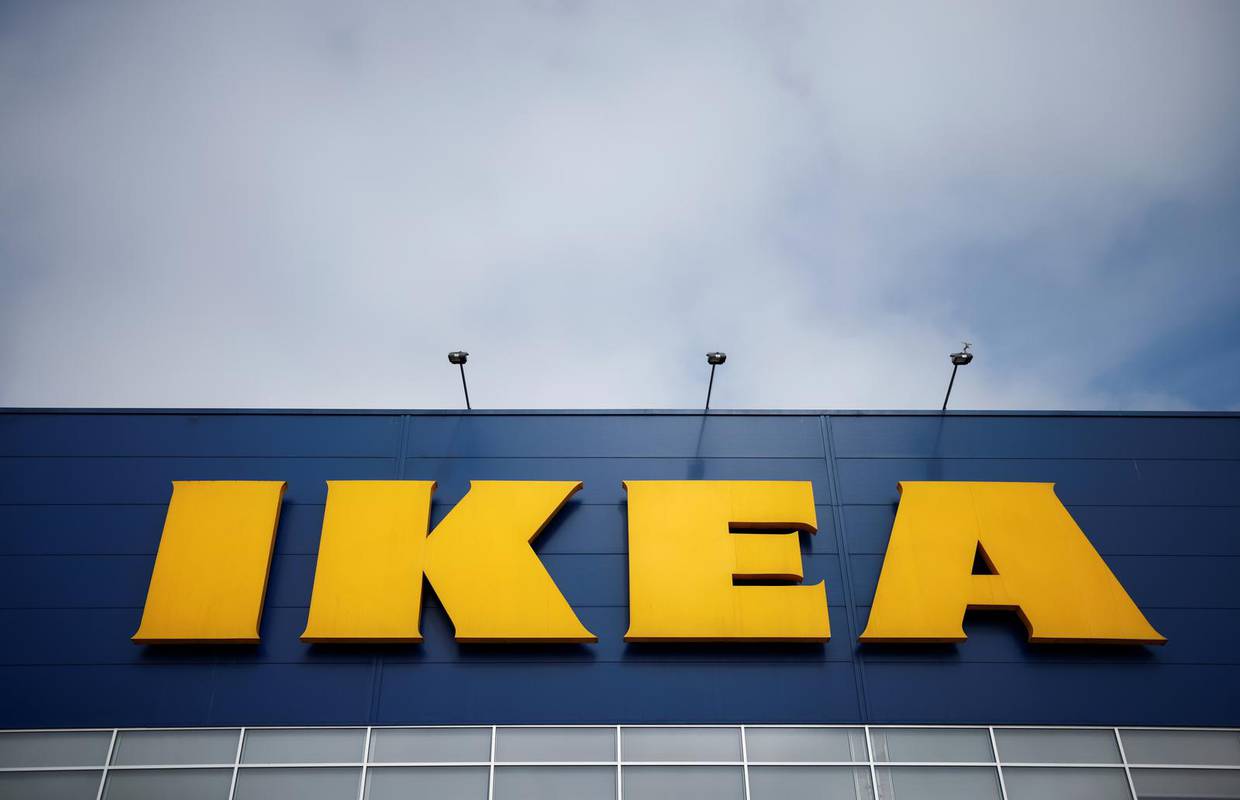 Kupce i zaposlenike snježna mećava zarobila u Ikei: 'Proveli smo noć u krevetima u trgovini'