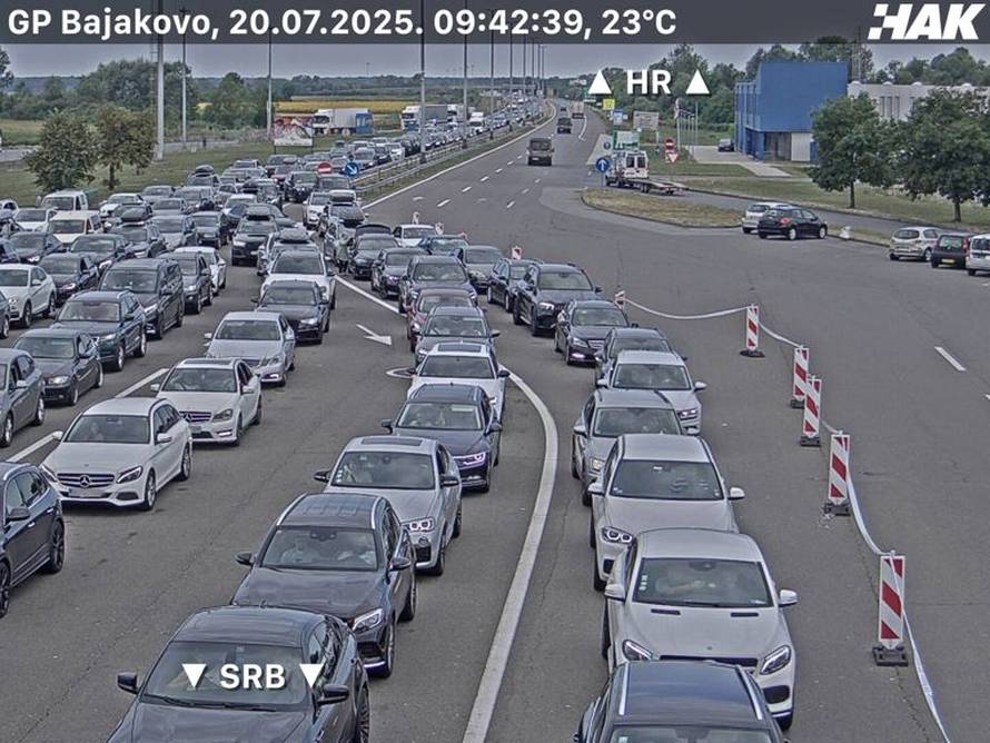 I u nedjelju gužve. Kolone od ranog jutra pred Bajakovom