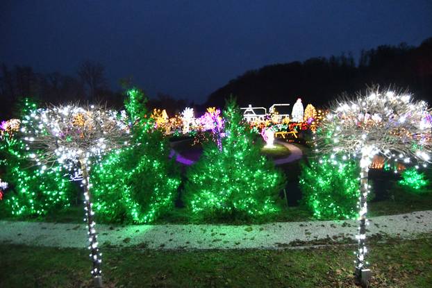 Magično Božićno blagdansko imanje obitelji Salaj zabljesnulo je u punom sajaju
