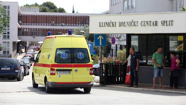 Dječaka koji je pao s balkona u Metkoviću pustili su iz bolnice u Splitu, zadobio je lakše ozljede