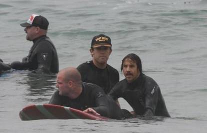 Kiedis uči surfati ranjene američke ratne veterane