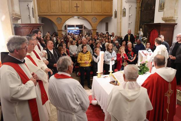 Trogir: Jedinstveni blagdan Suhi Petak u svetištu sv. Križ na Čiovu