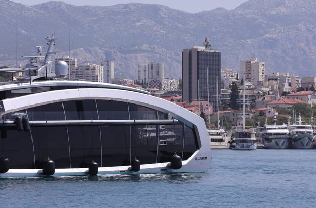 Jahta neobičnog izgleda This Is It uplovila u Split 