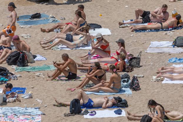 Dubrovnik:  Pune plaže i turističke gužve u gradu