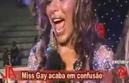Miss transvestita Brazila napadnuta pred kamerom