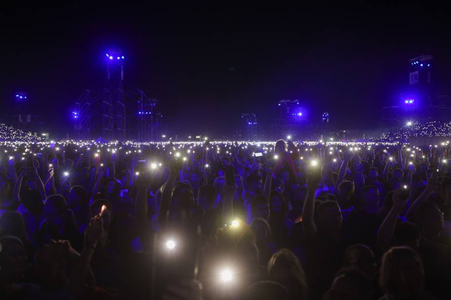 Obožavatelji na velikom koncertu Marka Perkovića Thompsona u Sinju