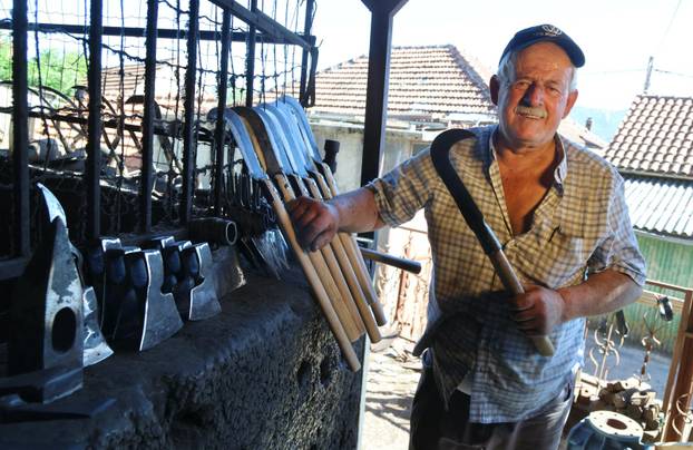 Kovač Nediljko Nogalo iz Slivnog kod Imotskog