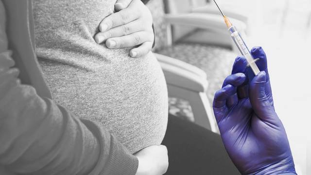 Britanci: Opasnost za prijenos korone s trudnice na bebu mala