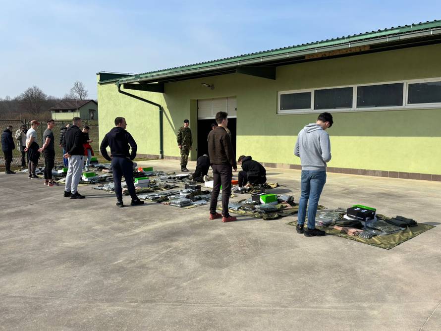 Prvi dan vojnog roka u Slunju