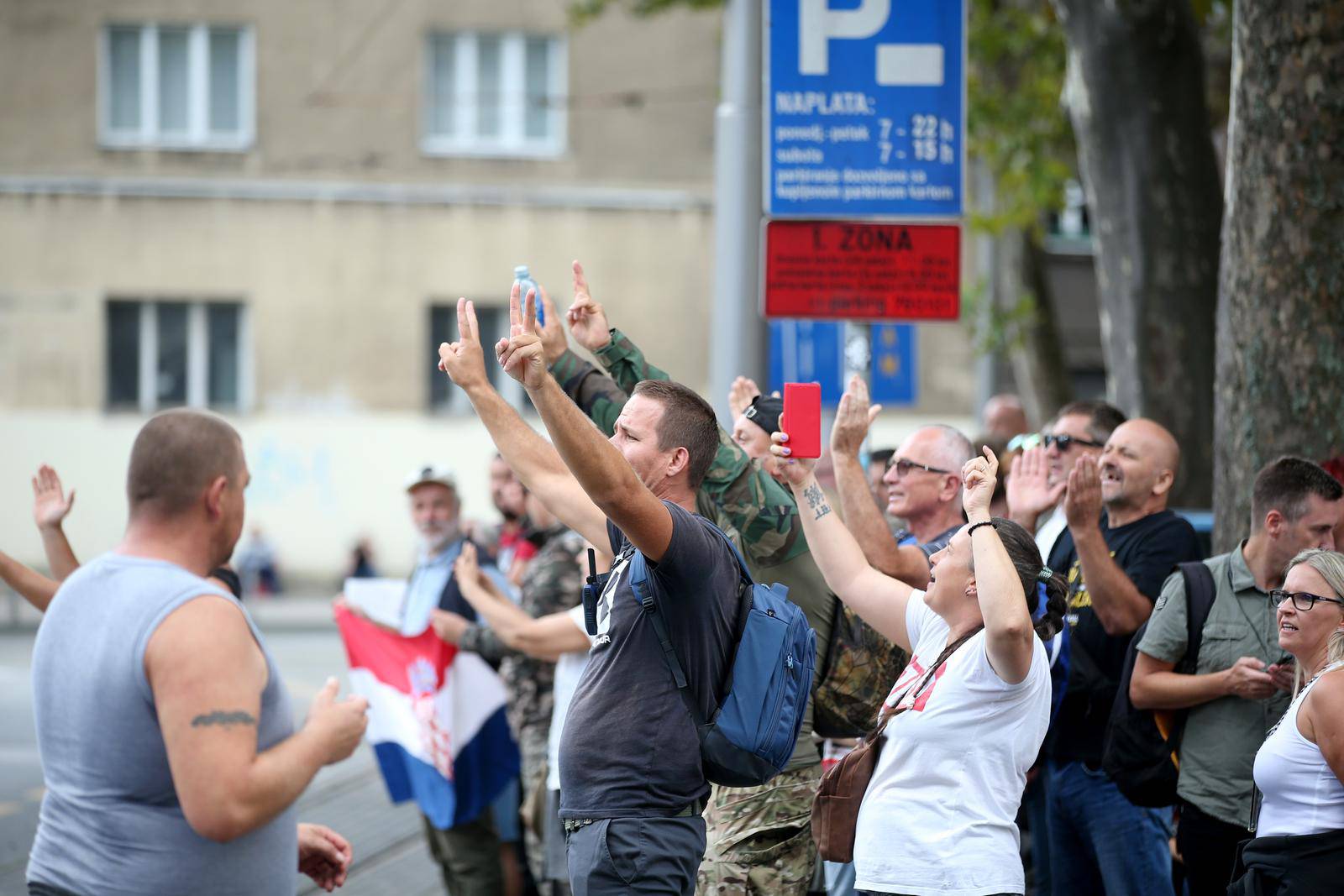 Zagreb: Održan prosvjed "Dajemo vam otkaz" ispred sjedišta HDZ-a